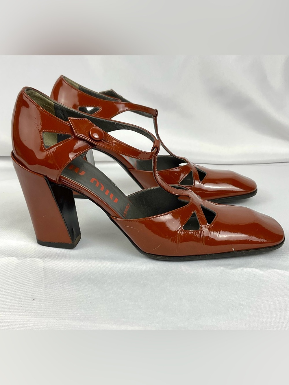Vintage Miu Miu Y2K Pumps Patent Leather Cutout T-Strap Block Heel EU 36 Cognac
